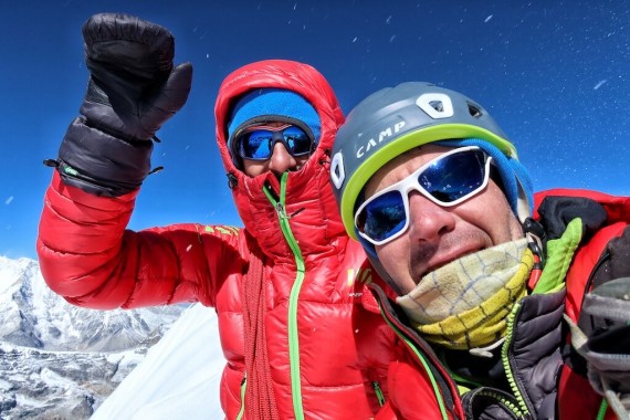 Nejc Marčič in Luka Stražar na vrhu gore Tsoboje